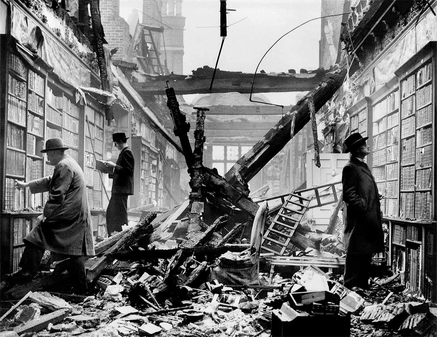 Biblioteket Holland House etter bombing av London